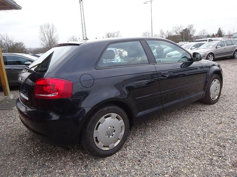 Gebraucht Audi A3 Attraction 125 PS (91 kW) 2010 Schwarz Kleinwagen