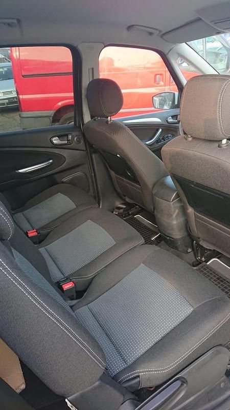 Weiß Gebraucht 2013 Ford Galaxy Van / Kleinbus | 3.000 € - Bild 1/4