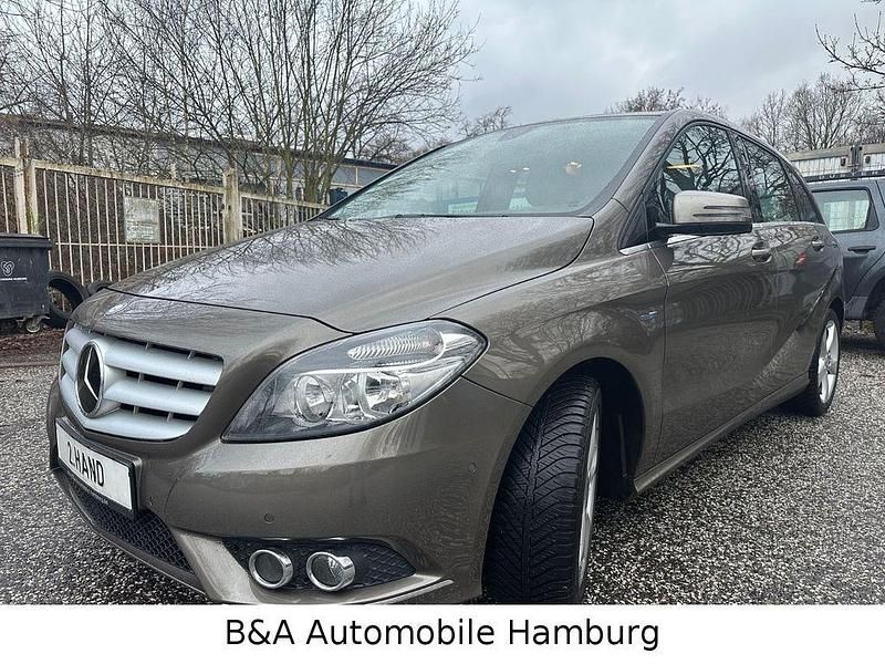 Gebraucht Mercedes B180 122 PS (89 kW) 2012 Grau Van / Kleinbus