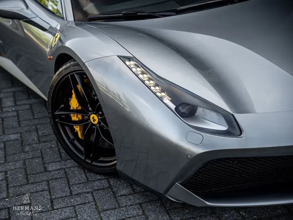 Second-hand Ferrari 488 672 CP (494 kW) 2018 Gri