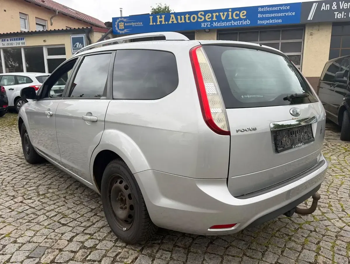 Gebraucht Ford Focus 125 PS (91 kW) 2009 Silber Kombi