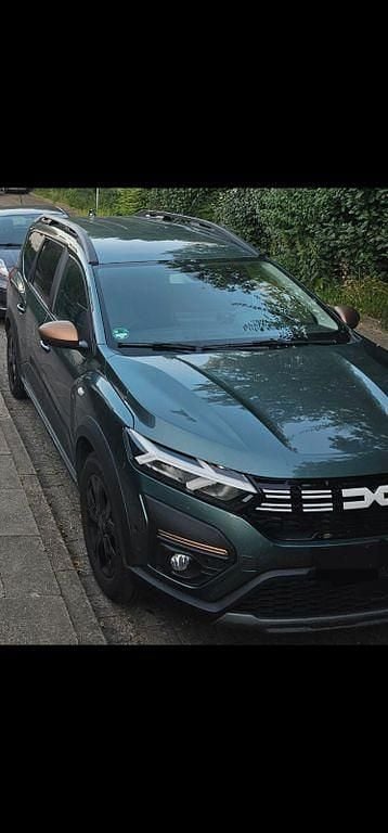 Grün Gebraucht 2023 Dacia Jogger Extreme Van / Kleinbus | 17.750 € (Fairer Preis) - Bild 1/1