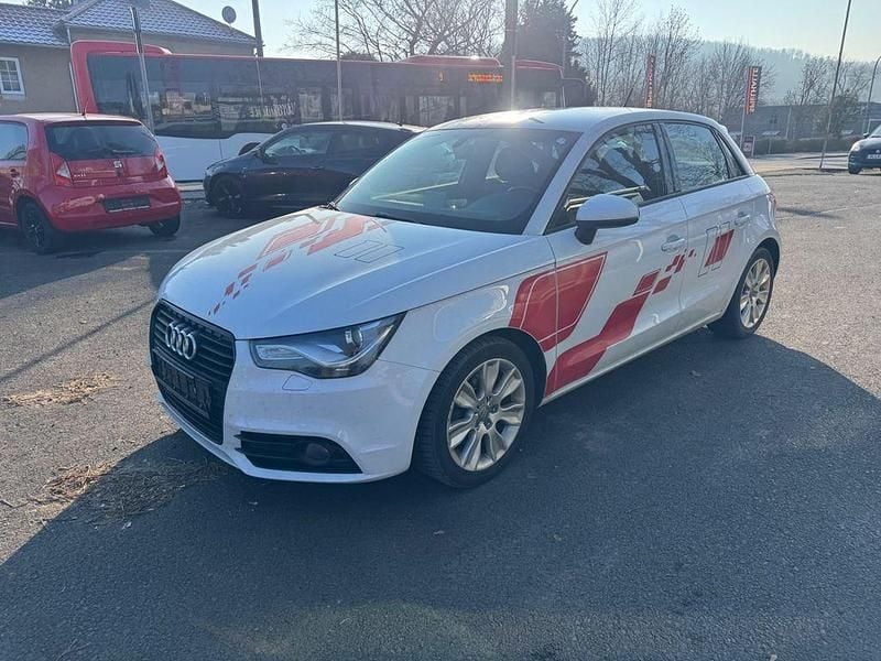 Weiß Gebraucht 2013 Audi A1 Sportback Ambition Kleinwagen | 5.700 € (Fairer Preis) - Bild 1/4