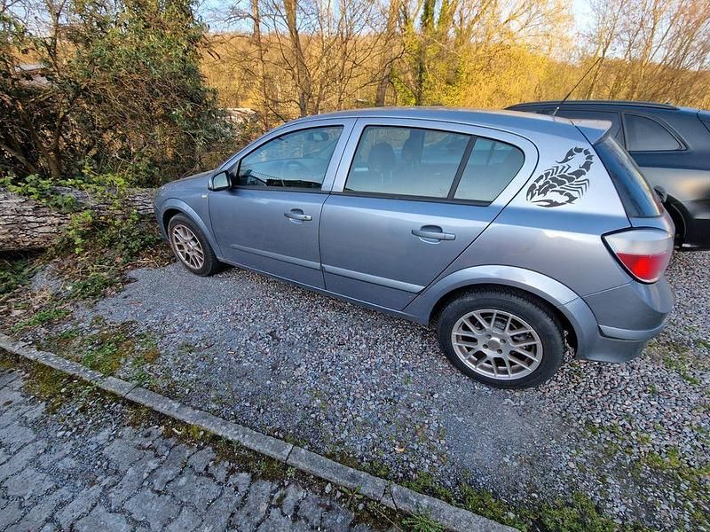 Gebraucht Opel Astra 90 PS (66 kW) 2005 Schwarz Limousine