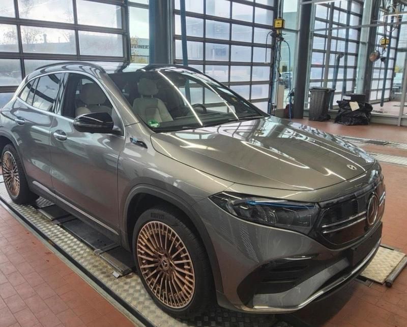 Gebraucht Mercedes EQA300 AMG line 167 kW (228 PS) 2022 Grau SUV