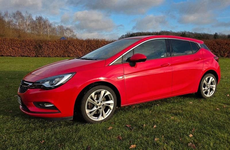 Gebraucht Opel Astra Innovation 136 PS (100 kW) 2016 Rot Limousine