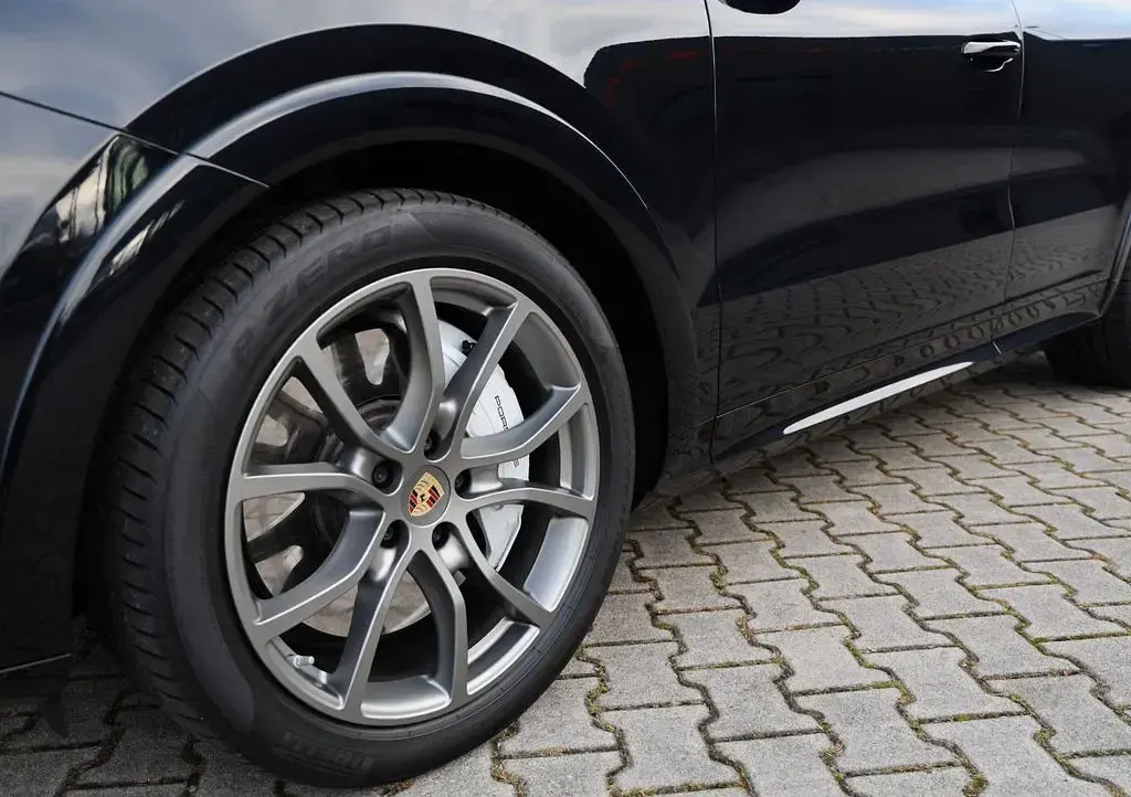 Gebraucht Porsche Cayenne Turbo 549 PS (403 kW) 2022 Schwarz SUV