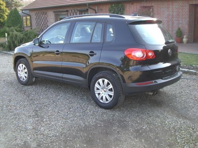 Gebraucht VW Tiguan 140 PS (102 kW) 2010 Schwarz metallic SUV