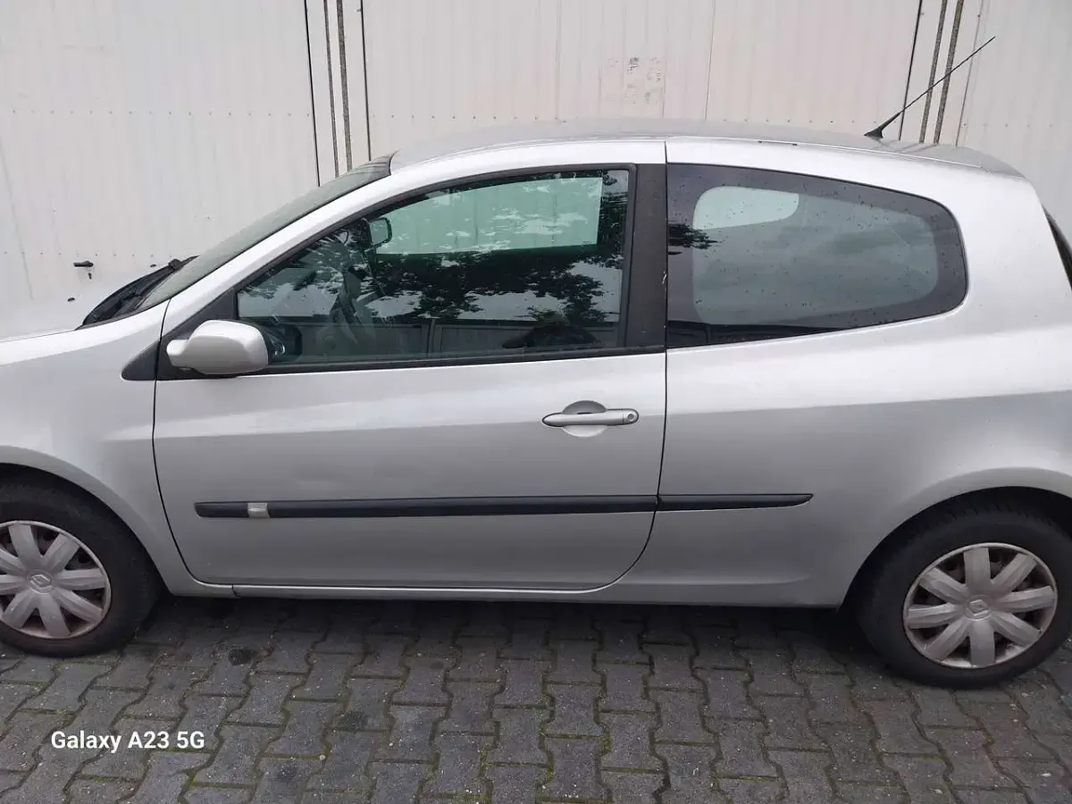 Occasion Renault Clio II Privilege 88 ch (64 kW) 2006 Berline