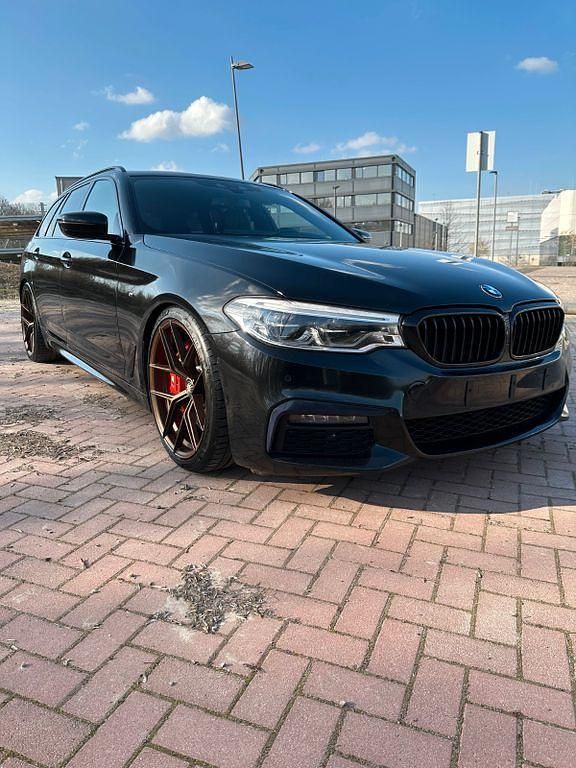 Gebraucht BMW 540 Sport Line 320 PS (235 kW) 2019 Schwarz Kombi