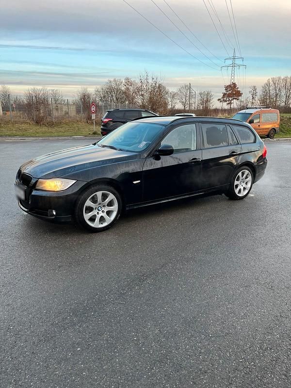 Second-hand BMW 320 170 CP (125 kW) 2010 Negru Break