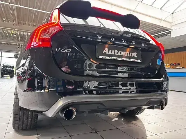 Gebraucht Volvo V60 367 PS (269 kW) 2018 Schwarz Kombi