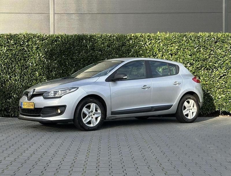 Grau Gebraucht 2014 Renault Mégane III Authentique Limousine | 3.950 € (Guter Preis) - Bild 1/4