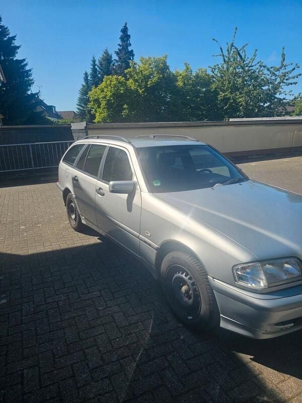 Grau Gebraucht 2000 Mercedes C180 Classic Kombi | 1.500 € (Fairer Preis) - Bild 1/4