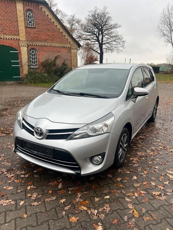 Silber Gebraucht 2014 Toyota Verso Van / Kleinbus | 8.500 € (Fairer Preis) - Bild 1/4