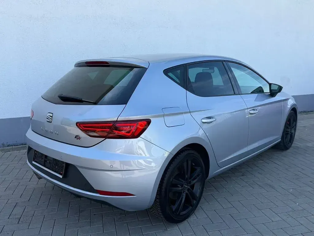 Używany Seat Leon FR 150 KM (110 kW) 2019 Srebrny Sedan/Limuzyna