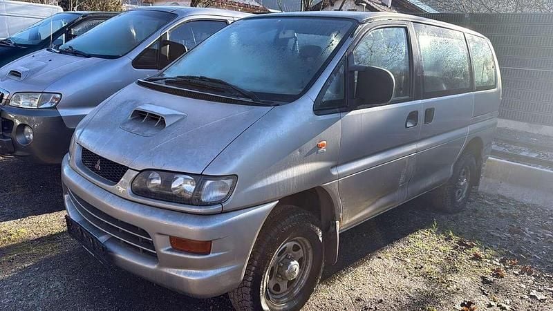 Grau Gebraucht 1999 Mitsubishi Space Gear Van / Kleinbus | 4.999 € - Bild 1/4
