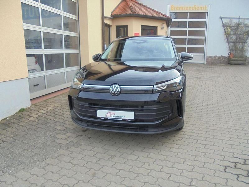 Gebraucht VW Tiguan 131 PS (96 kW) 2024 Schwarzmetallic SUV