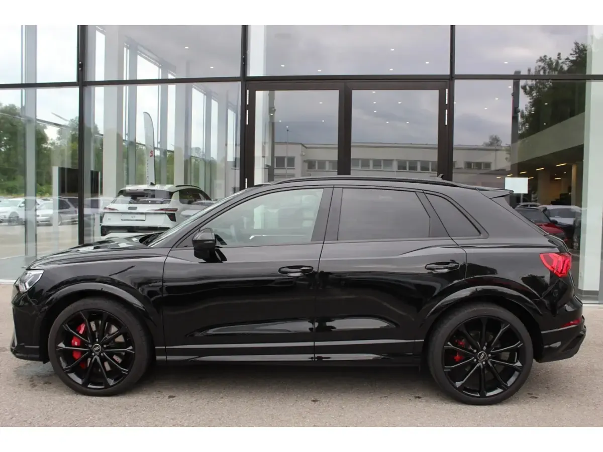 Gebraucht Audi RS Q3 Ambiente 400 PS (294 kW) 2022 Mythosschwarz metallic SUV