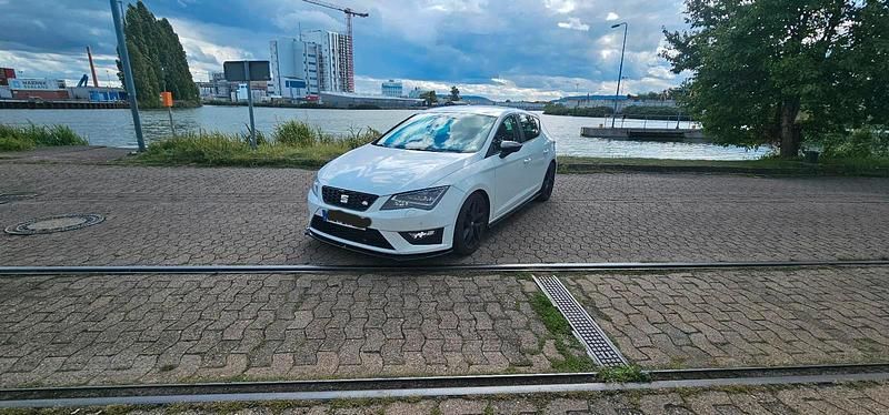 Weiß Gebraucht 2013 Seat Leon FR Kleinwagen | 9.900 € (Fairer Preis) - Bild 1/4