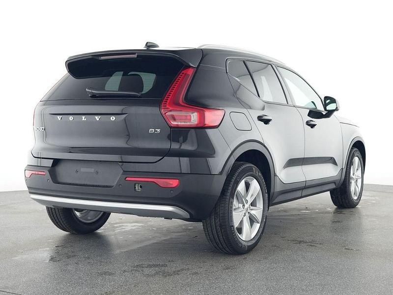 Gebraucht Volvo XC40 Core 163 PS (119 kW) 2025 Schwarz SUV