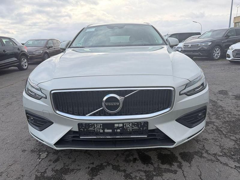 Gebraucht Volvo V60 190 PS (139 kW) 2018 Birch light / metallic Kombi