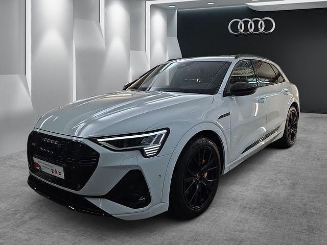 Gebraucht Audi e-tron Black Edition 300 kW (408 PS) 2022 Gletscherweiß metallic SUV