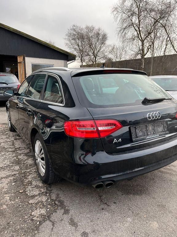 Gebraucht Audi A4 Ambiente 150 PS (110 kW) 2014 Schwarz Kombi