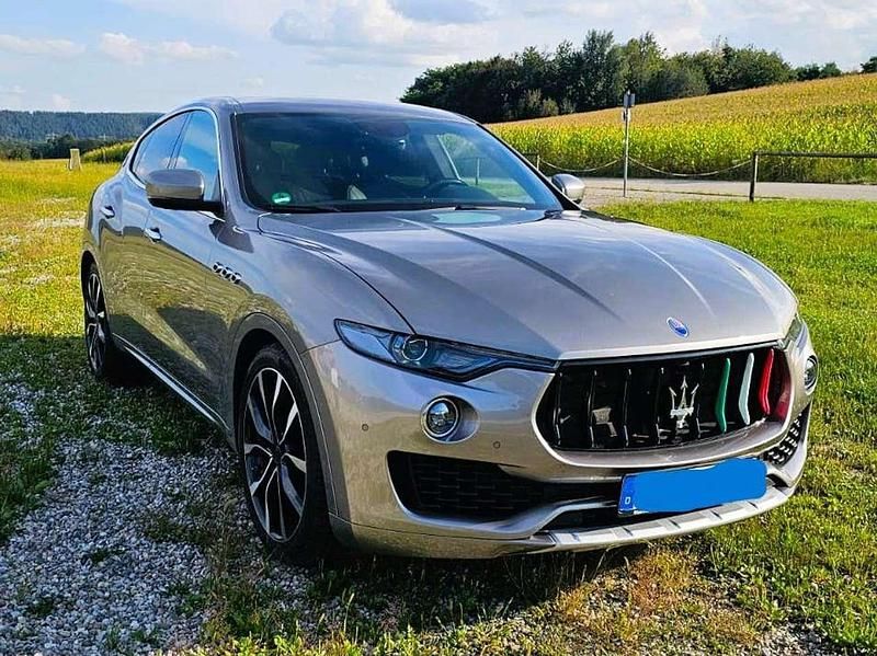 Grau Gebraucht 2019 Maserati Levante SUV | 42.000 € (Fairer Preis) - Bild 1/4
