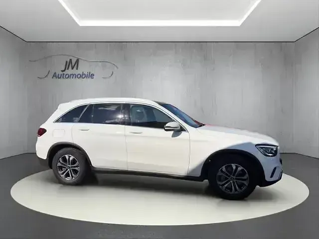 Gebraucht Mercedes GLC220 194 PS (142 kW) 2020 Polarweiss SUV