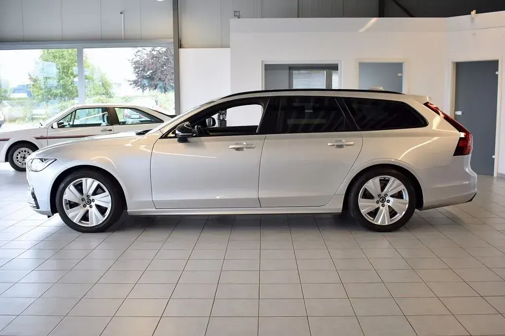 Gebraucht Volvo V90 R-Design 197 PS (144 kW) 2021 Bright silver metallic / metal Kombi