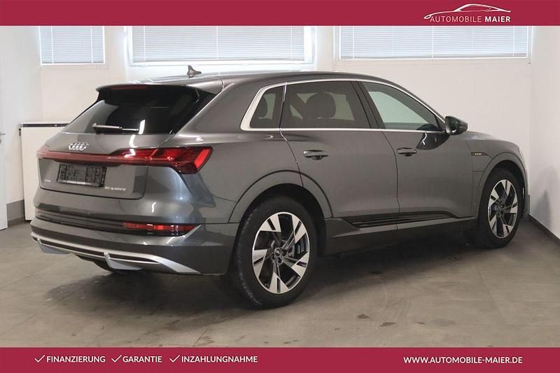 Second-hand Audi e-tron S-Line 230 kW (313 CP) 2022 Gri SUV