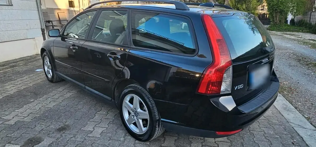 Usado Volvo V50 109 CV (80 kW) 2008 Negro Familiar