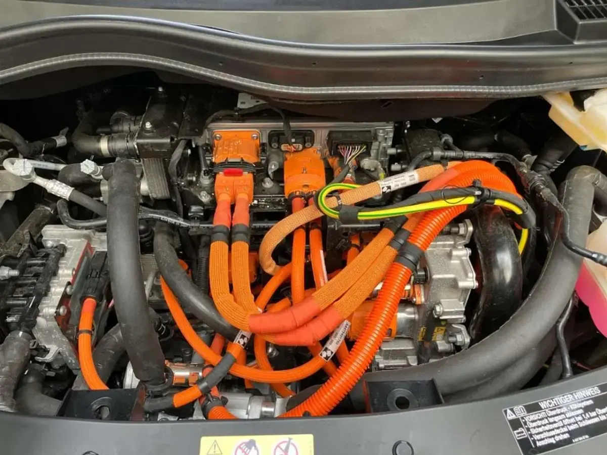Gebraucht Mercedes EQV300 Avantgarde 150 kW (204 PS) 2024 Sodalithblau met. Van / Kleinbus