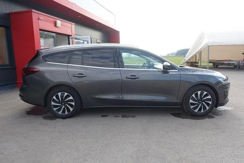 Gebraucht Ford Focus Titanium 125 PS (91 kW) 2022 Grau Limousine