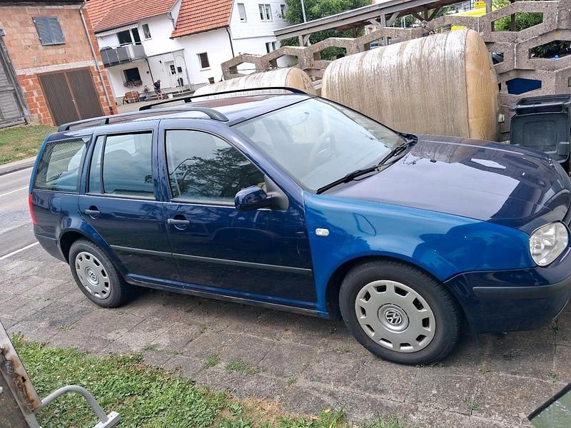 Blau Gebraucht 2001 VW Golf IV Kombi | 500 € (Superpreis) - Bild 1/4