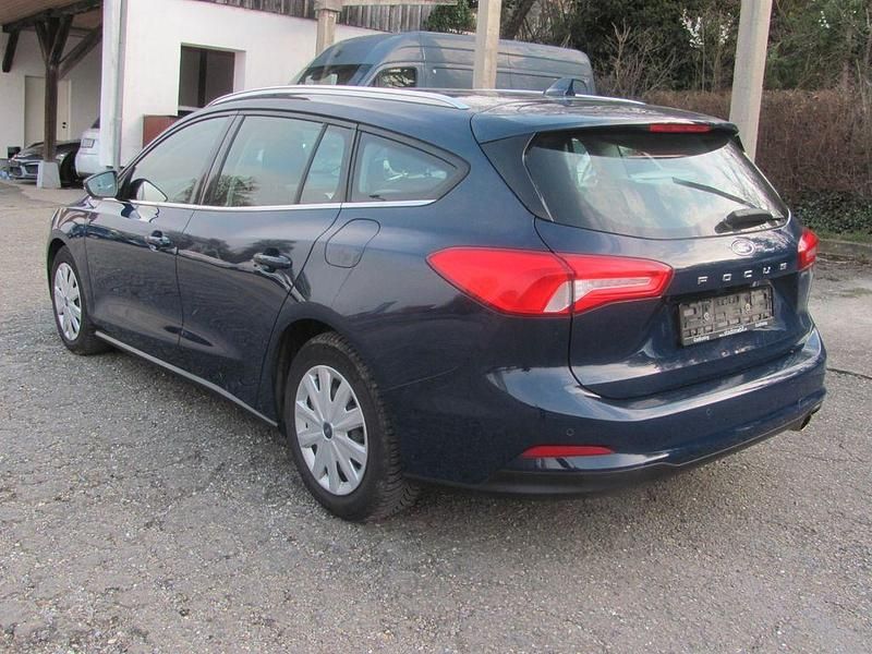 Second-hand Ford Focus 101 CP (74 kW) 2019 Albastru Berlinǎ