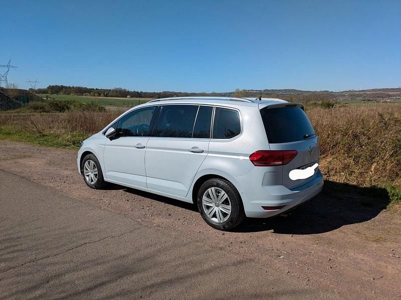 Gebraucht VW Touran Highline 150 PS (110 kW) 2018 Weiß Van / Kleinbus