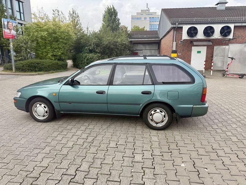 Grün Gebraucht 1996 Toyota Corolla Kombi | 2.999 € (Fairer Preis) - Bild 1/4