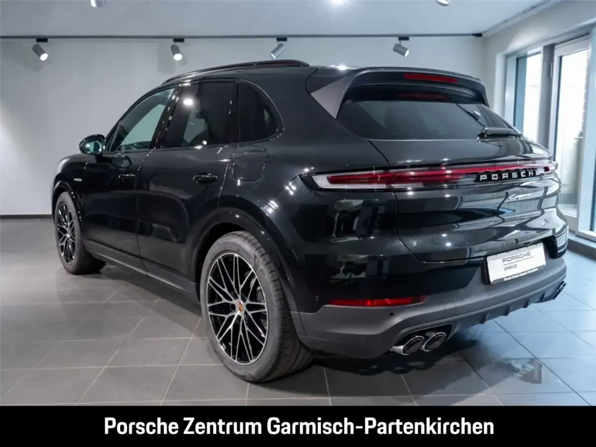Gebraucht Porsche Cayenne 470 PS (345 kW) 2024 Chromitschwarzmetallic SUV