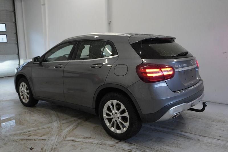 Gebraucht Mercedes GLA220 177 PS (130 kW) 2017 Grau SUV
