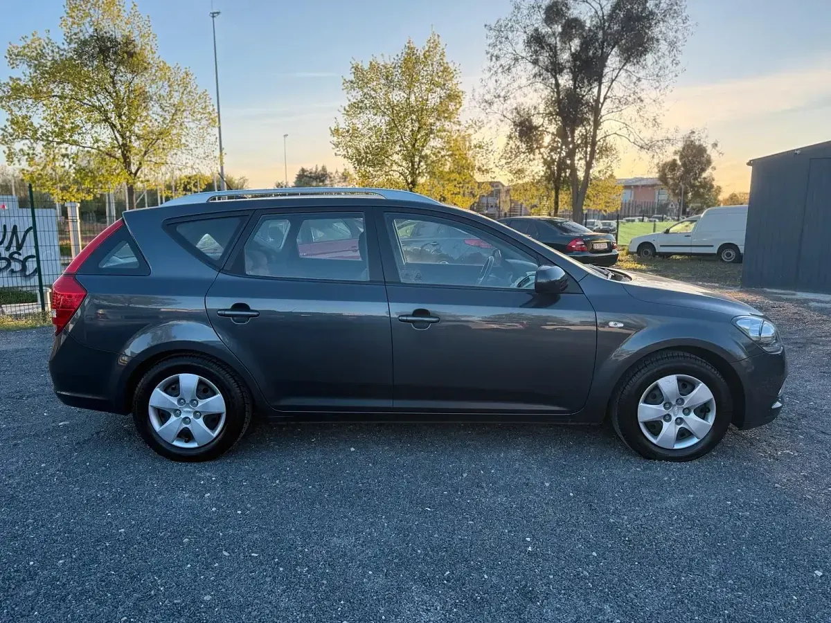 Brugt Kia Ceed 90 HK (66 kW) 2011 Grå Hatchback
