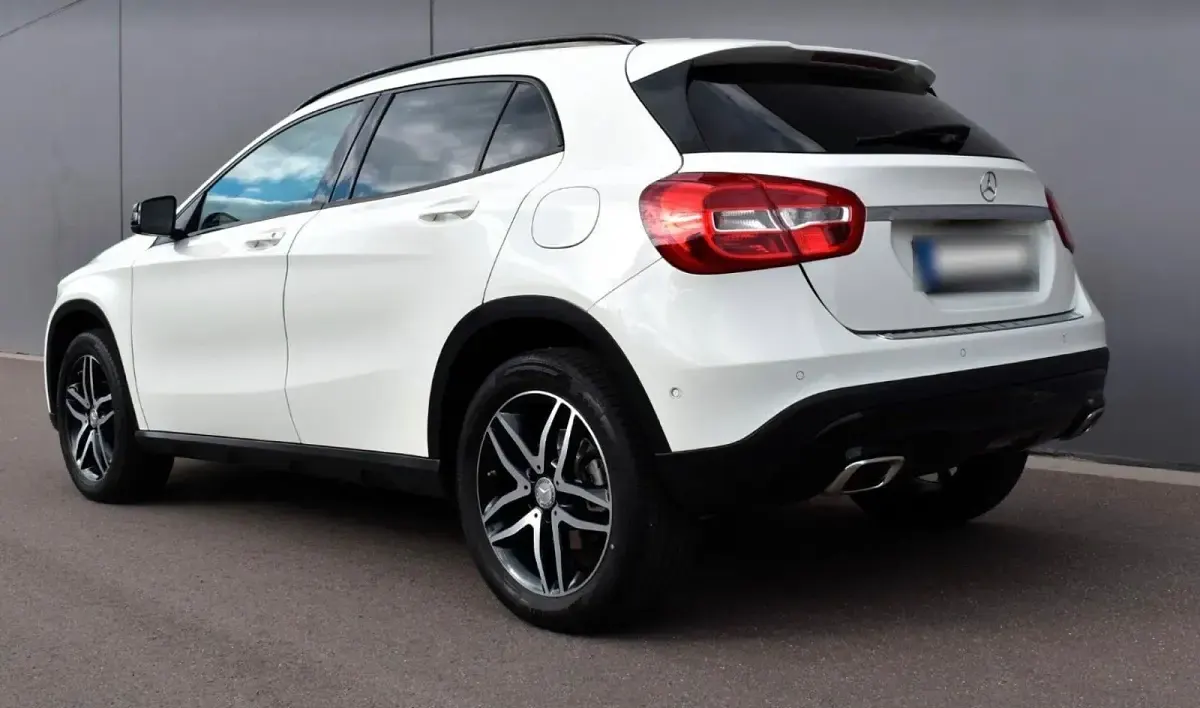 Gebraucht Mercedes GLA220 170 PS (125 kW) 2017 Weiß SUV