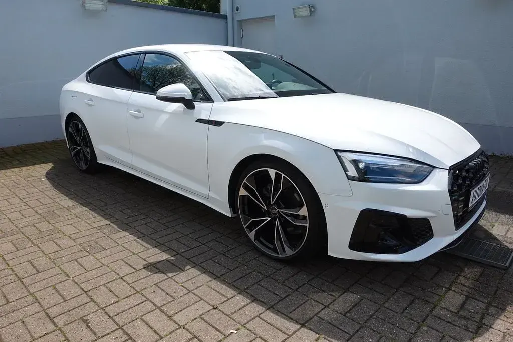 Gebraucht Audi A5 Sportback Black Edition 150 PS (110 kW) 2024 Weiß Kleinwagen