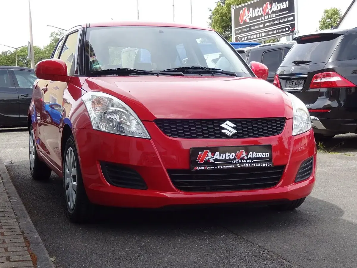 Gebraucht Suzuki Swift Club 94 PS (69 kW) 2012 Rot Kleinwagen