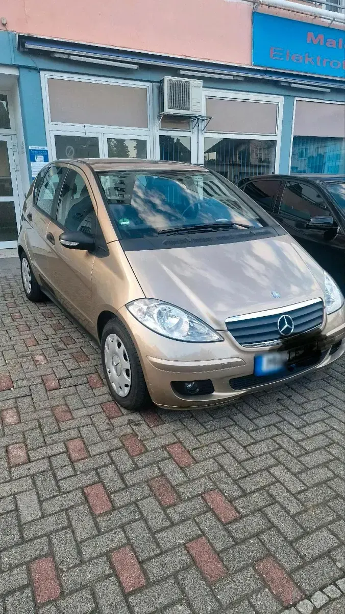 Gebraucht Mercedes 180 109 PS (80 kW) 2005 Gold Limousine