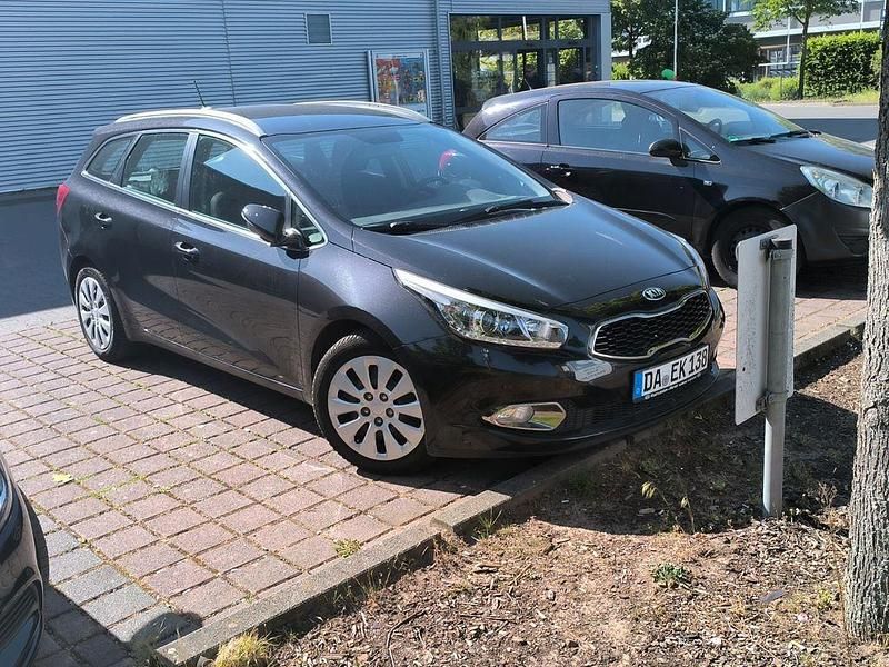 Schwarz Gebraucht 2013 Kia Ceed Sportswagon Spirit Kombi | 6.700 € (Fairer Preis) - Bild 1/4
