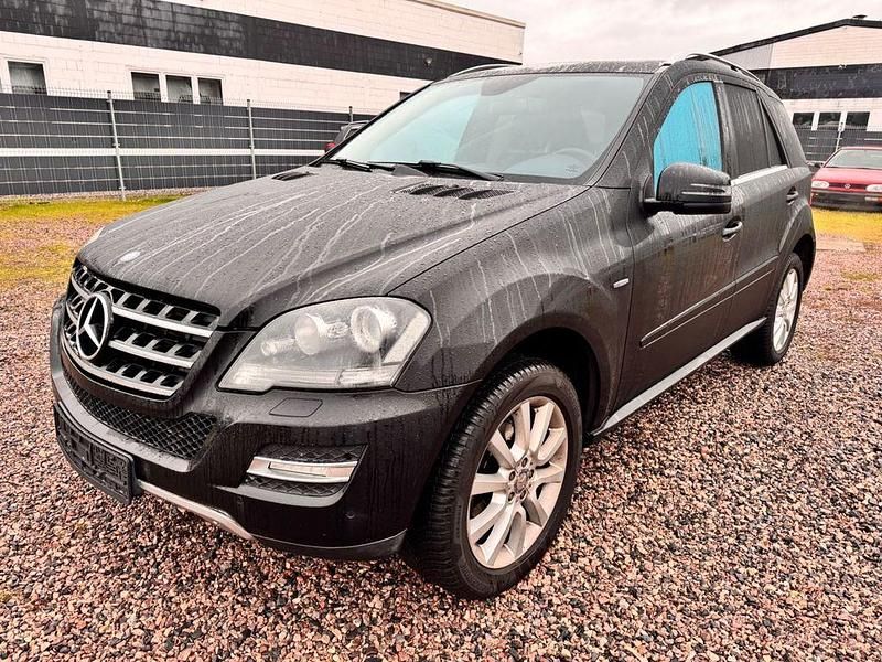 Schwarz Gebraucht 2011 Mercedes ML300 SUV | 7.900 € (Guter Preis) - Bild 1/4