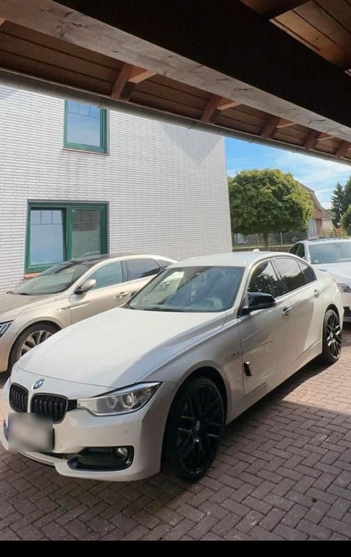 Weiß Gebraucht 2013 BMW 316 Limousine | 13.500 € (Teuer) - Bild 1/4