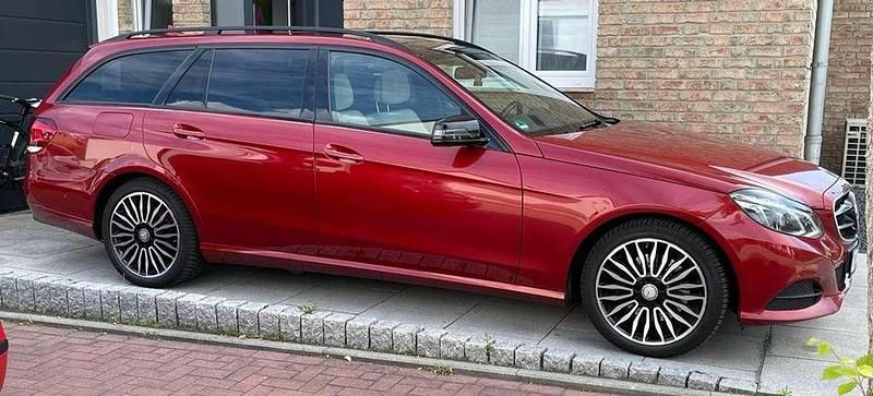 Gebraucht Mercedes E300 204 PS (150 kW) 2015 Rot Kombi